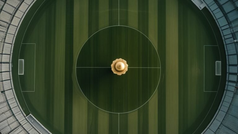 Sân cỏ nhìn từ trên cao với cúp vô địch, biểu tượng cho World Cup 2030